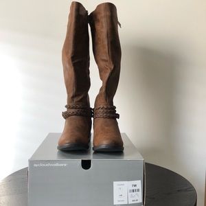 New w/box Cloudwalkers Knee High Boots, Size 7W
